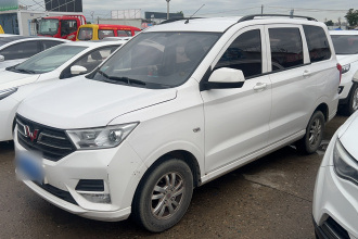 五菱汽车 五菱宏光 2021款 改款 1.5L S标准型 液压助力LAR