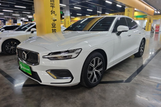 沃尔沃S60 2026款 B4 智逸豪华版