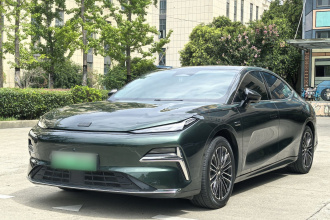 吉利银河 银河星耀8 2025款 130km EM-i 尊贵版