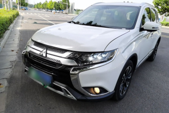 三菱 欧蓝德 2019款 2.4L 四驱致享版 7座 国VI