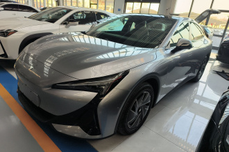 ARCFOX极狐 极狐 阿尔法S5 2025款 改款 560PRO 185kW