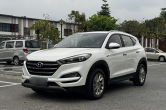 现代 途胜 2015款 1.6T 双离合两驱智能型
