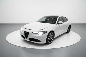 阿尔法·罗密欧 Giulia朱丽叶 2017款 2.0T 200HP 豪华版