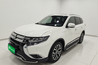 三菱 欧蓝德 2018款 2.4L 四驱精英版 5座