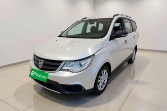 宝骏730 2015款 1.8L 手动豪华导航ESP版 7座