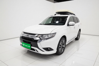 三菱 欧蓝德 2020款 2.0L 两驱畅享版 7座