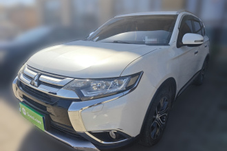 三菱 欧蓝德 2016款 2.4L 四驱豪华版 7座