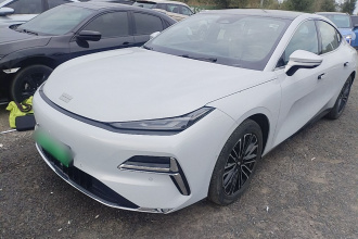 吉利银河 银河星耀8 2025款 130km EM-i 尊享版