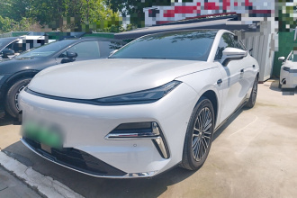 吉利银河 银河星耀8 2025款 130km EM-i 尊贵版