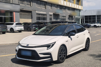 丰田 雷凌 2023款 智能电混双擎 1.8L 运动版