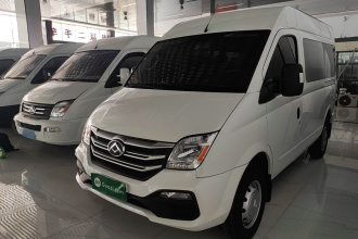 上汽大通MAXUS 新途V80 2025款 超值版傲运通 2.0T 手动短轴中顶127Ps 5/6座