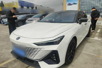 长安UNI-V 2023款 1.5T 尊贵型