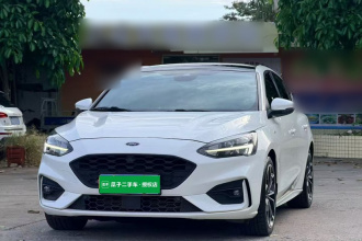 福特 福克斯 2021款 三厢 EcoBoost 180 自动ST Line