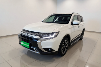 三菱 欧蓝德 2020款 2.4L 四驱致享版 5座