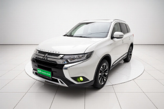 三菱 欧蓝德 2020款 2.0L 两驱畅享版 5座