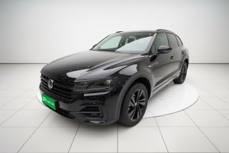 大众 途锐 2022款 3.0TSI 锐享版 曜黑运动套装