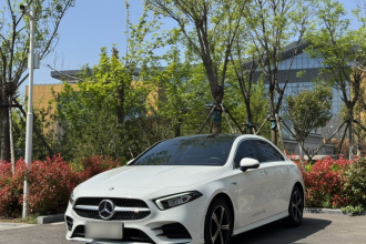 奔驰A级 2022款 改款三 A 200 L 运动轿车时尚型