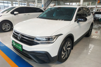 大众 途观L 2025款 出众款 300TSI 自动两驱龙腾版
