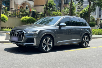 奥迪Q7 2022款 55 TFSI quattro S line尊贵型