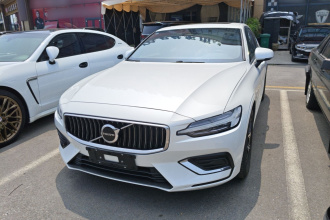 沃尔沃S60 2025款 B4 智逸豪华版