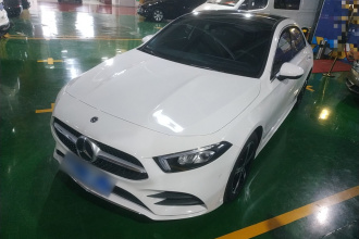 奔驰A级 2022款 改款三 A 200 L 运动轿车时尚型