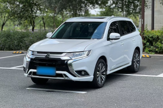三菱 欧蓝德 2021款 2.0L 两驱畅享版 5座
