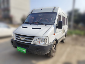 依维柯褒迪 2017款 2.5T经典A32客车中顶6-7座47Z5