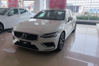 沃尔沃S60 2025款 B4 智逸豪华版