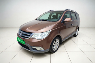 宝骏730 2014款 1.5L 手动豪华导航ESP版 7座