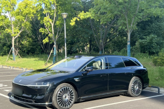 鸿蒙智行 享界S9T 2025款 增程 Ultra长续航版 (192线激光雷达）