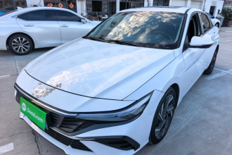现代 伊兰特 2023款 1.5L CVT LUX尊贵版