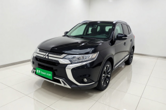 三菱 欧蓝德 2020款 2.0L 两驱畅享版 7座