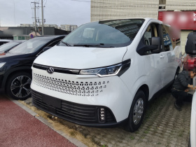 上汽大通MAXUS 新途V70 2023款 2.0T 精英版 自动短轴低顶 5/6座