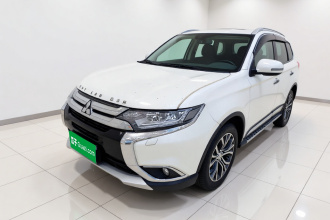 三菱 欧蓝德 2016款 2.4L 四驱精英版 5座