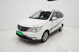 宝骏730 2015款 1.8L 手动豪华导航ESP版 7座