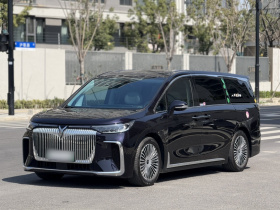 岚图汽车 岚图梦想家 2025款 PHEV 四驱旗舰鲲鹏版
