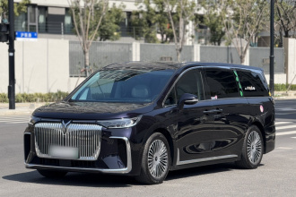 岚图汽车 岚图梦想家 2025款 PHEV 四驱旗舰鲲鹏版