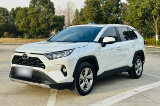 丰田 RAV4荣放 2022款 2.0L CVT两驱风尚Plus版