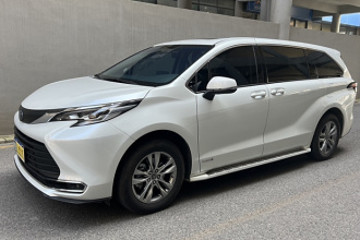 丰田 赛那SIENNA 2023款 2.5L混动 舒适版