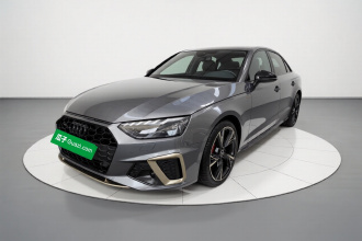 奥迪A4L 2024款 40 TFSI quattro RS套件燃速型