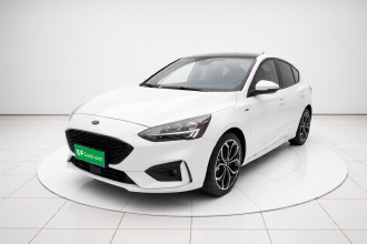 福特 福克斯 2020款 三厢 EcoBoost 180 自动ST Line