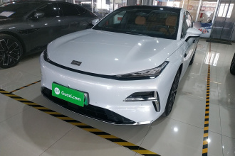 吉利银河 银河星耀8 2025款 130km EM-i 旗舰版