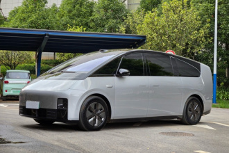 理想汽车 理想MEGA 2025款 Home 家庭特别版