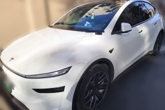 特斯拉 Model Y L 2025款 长续航全轮驱动版