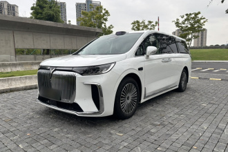 岚图汽车 岚图梦想家 2025款 PHEV 四驱尊贵乾崑版