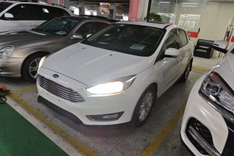 福特 福克斯 2017款 三厢 EcoBoost 180 自动精英型