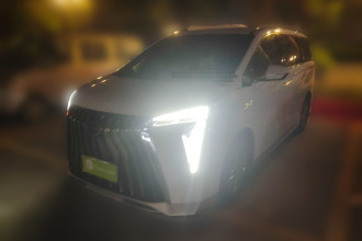 广汽传祺 传祺M8 2023款 宗师系列 双擎 御尊版