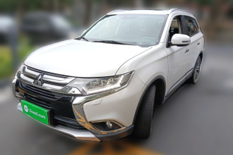 三菱 欧蓝德 2016款 2.4L 四驱精英版 5座