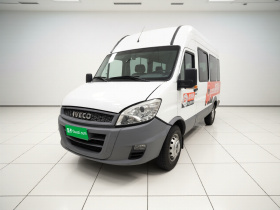 依维柯褒迪 2017款 2.5T尊享A37客车高顶6-7座47Z5