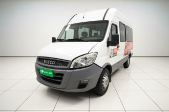 依维柯褒迪 2017款 2.5T尊享A37客车高顶6-7座47Z5